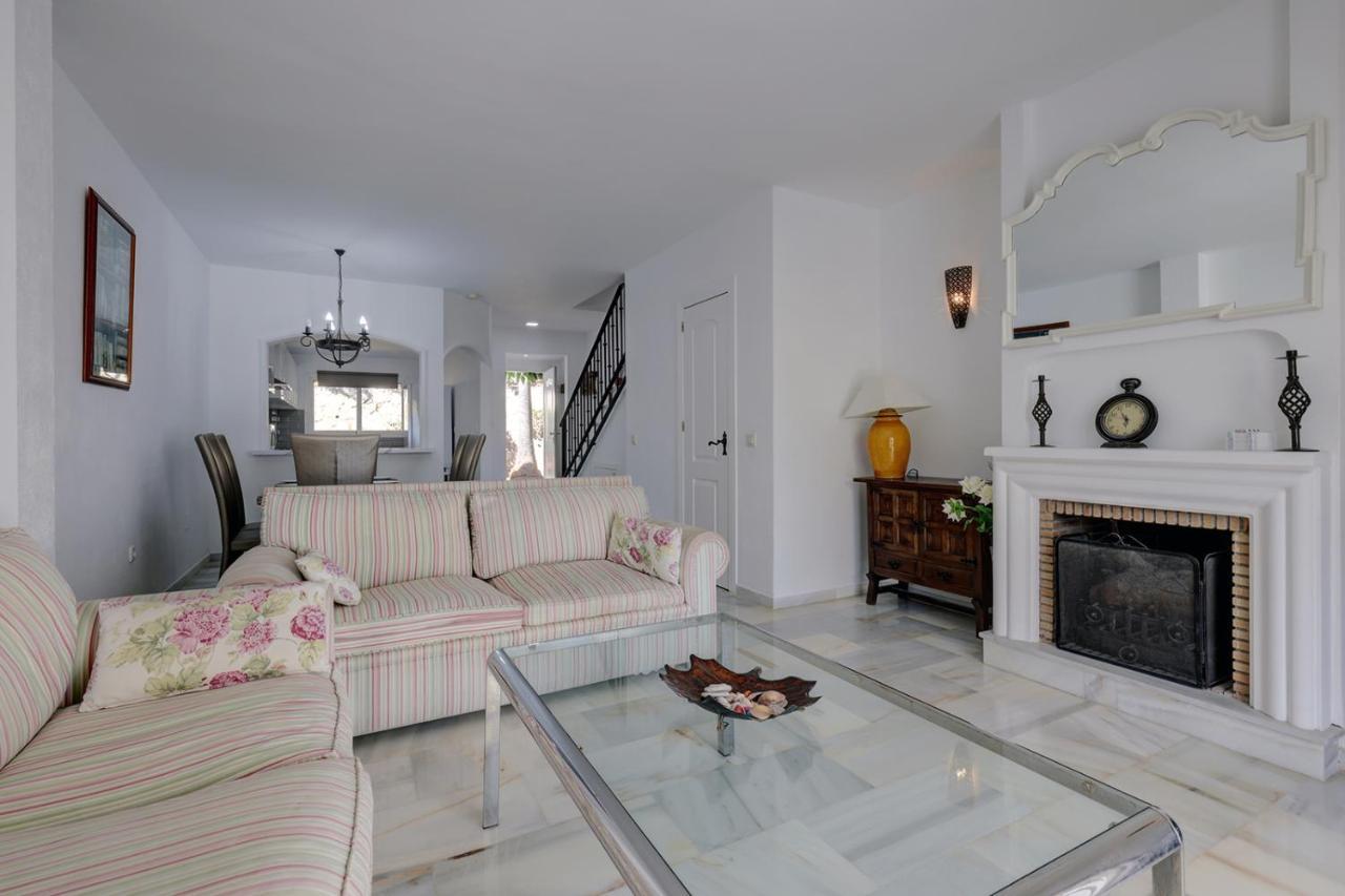 Quaint 2 Bedroom Townhouse With Pool Close To Sea! Benalmádena Eksteriør bilde