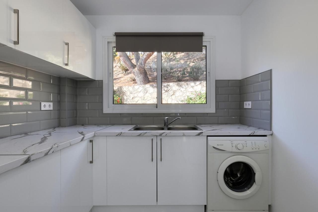 Quaint 2 Bedroom Townhouse With Pool Close To Sea! Benalmádena Eksteriør bilde