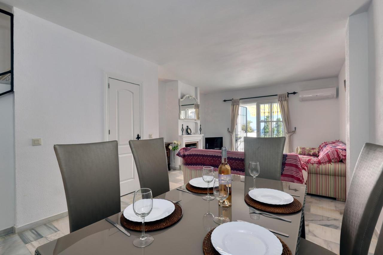 Quaint 2 Bedroom Townhouse With Pool Close To Sea! Benalmádena Eksteriør bilde