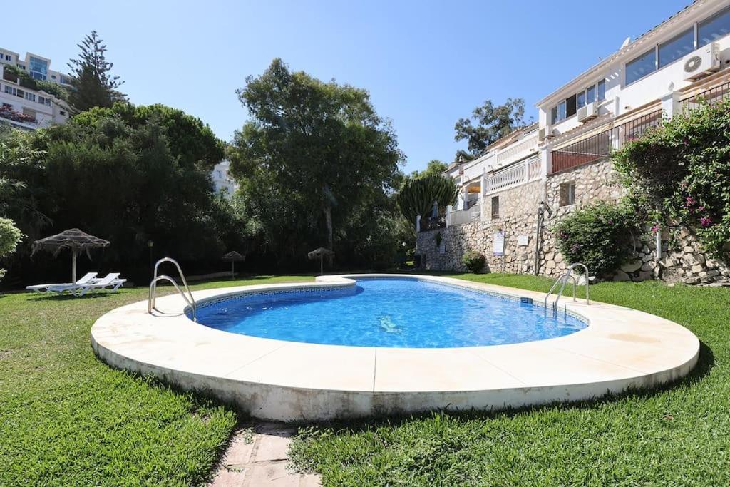 Quaint 2 Bedroom Townhouse With Pool Close To Sea! Benalmádena Eksteriør bilde