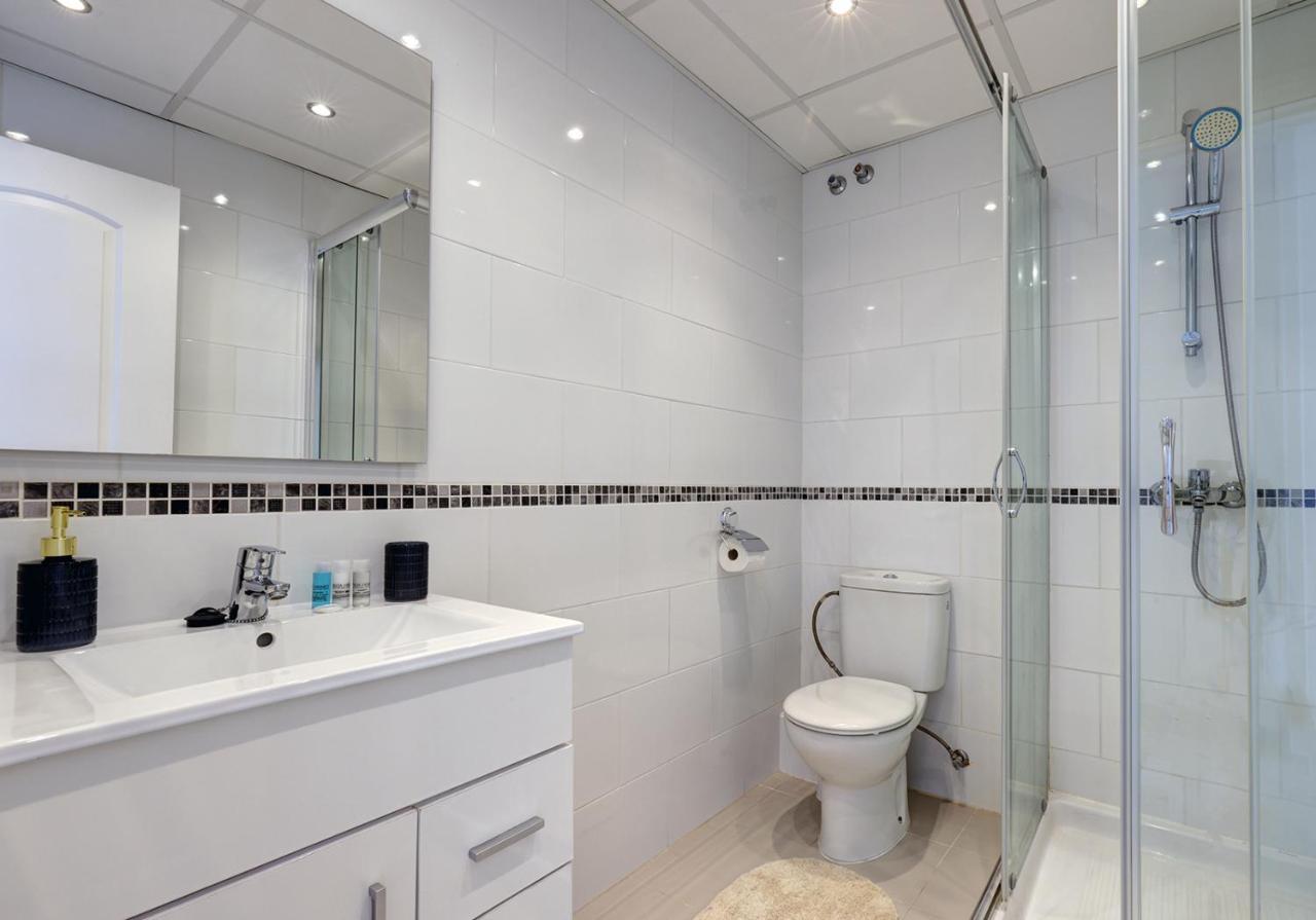 Quaint 2 Bedroom Townhouse With Pool Close To Sea! Benalmádena Eksteriør bilde
