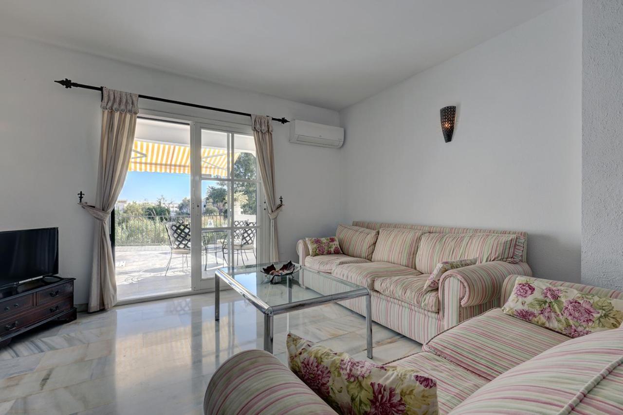 Quaint 2 Bedroom Townhouse With Pool Close To Sea! Benalmádena Eksteriør bilde