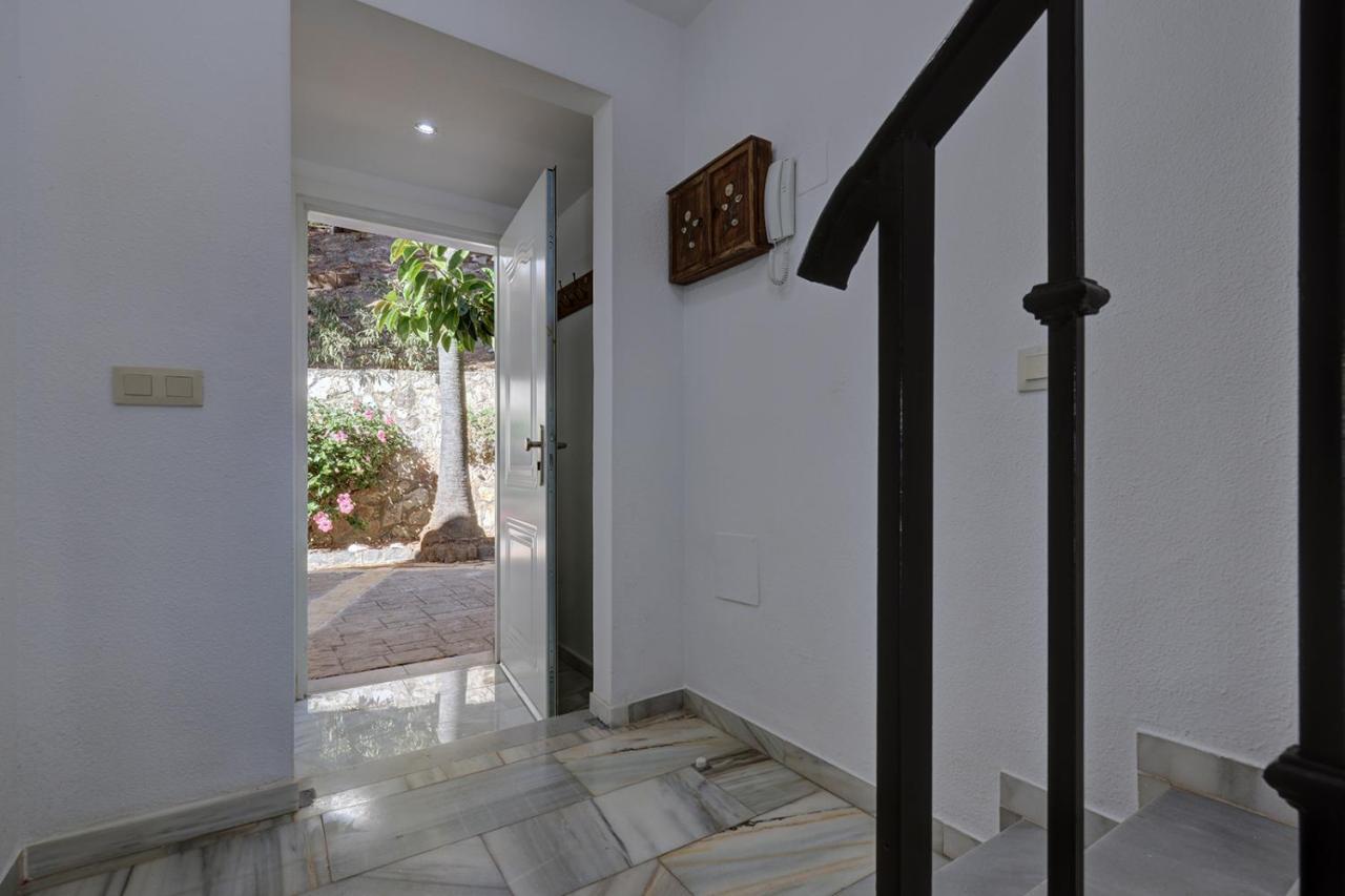 Quaint 2 Bedroom Townhouse With Pool Close To Sea! Benalmádena Eksteriør bilde