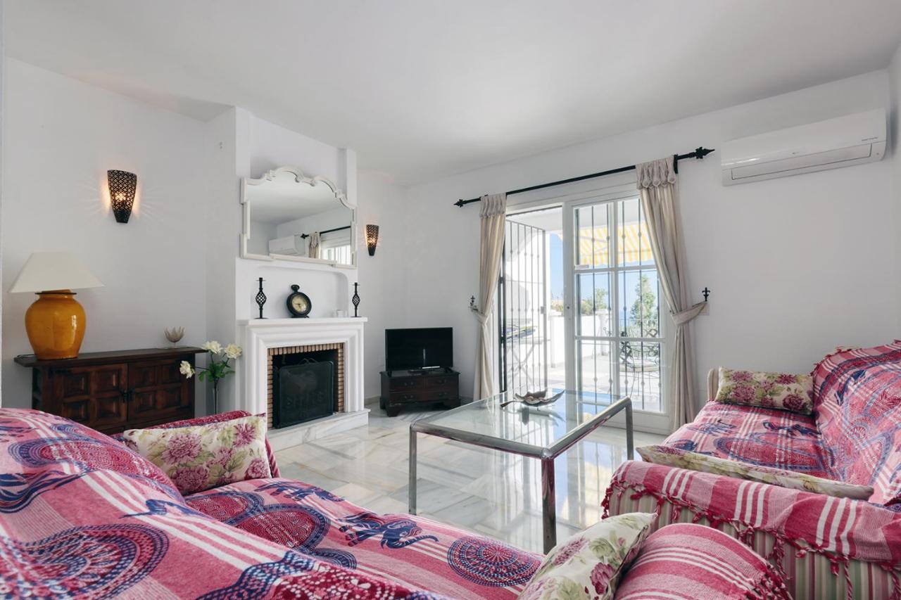 Quaint 2 Bedroom Townhouse With Pool Close To Sea! Benalmádena Eksteriør bilde