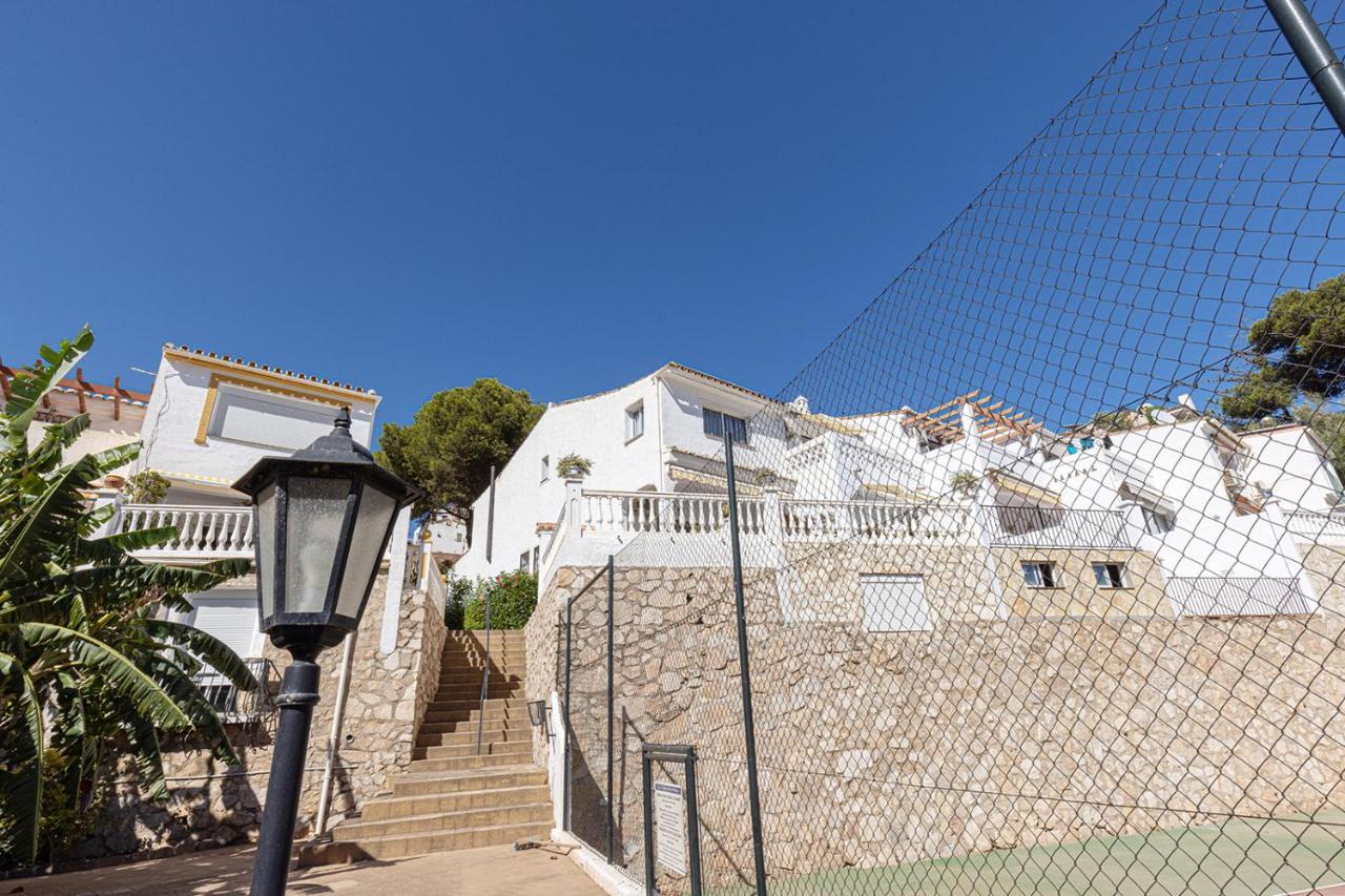 Quaint 2 Bedroom Townhouse With Pool Close To Sea! Benalmádena Eksteriør bilde
