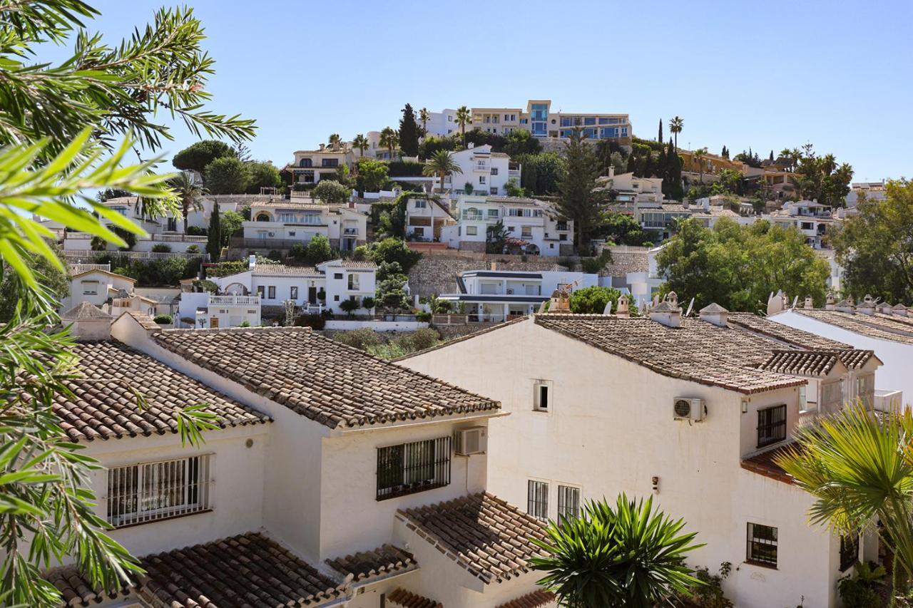 Quaint 2 Bedroom Townhouse With Pool Close To Sea! Benalmádena Eksteriør bilde
