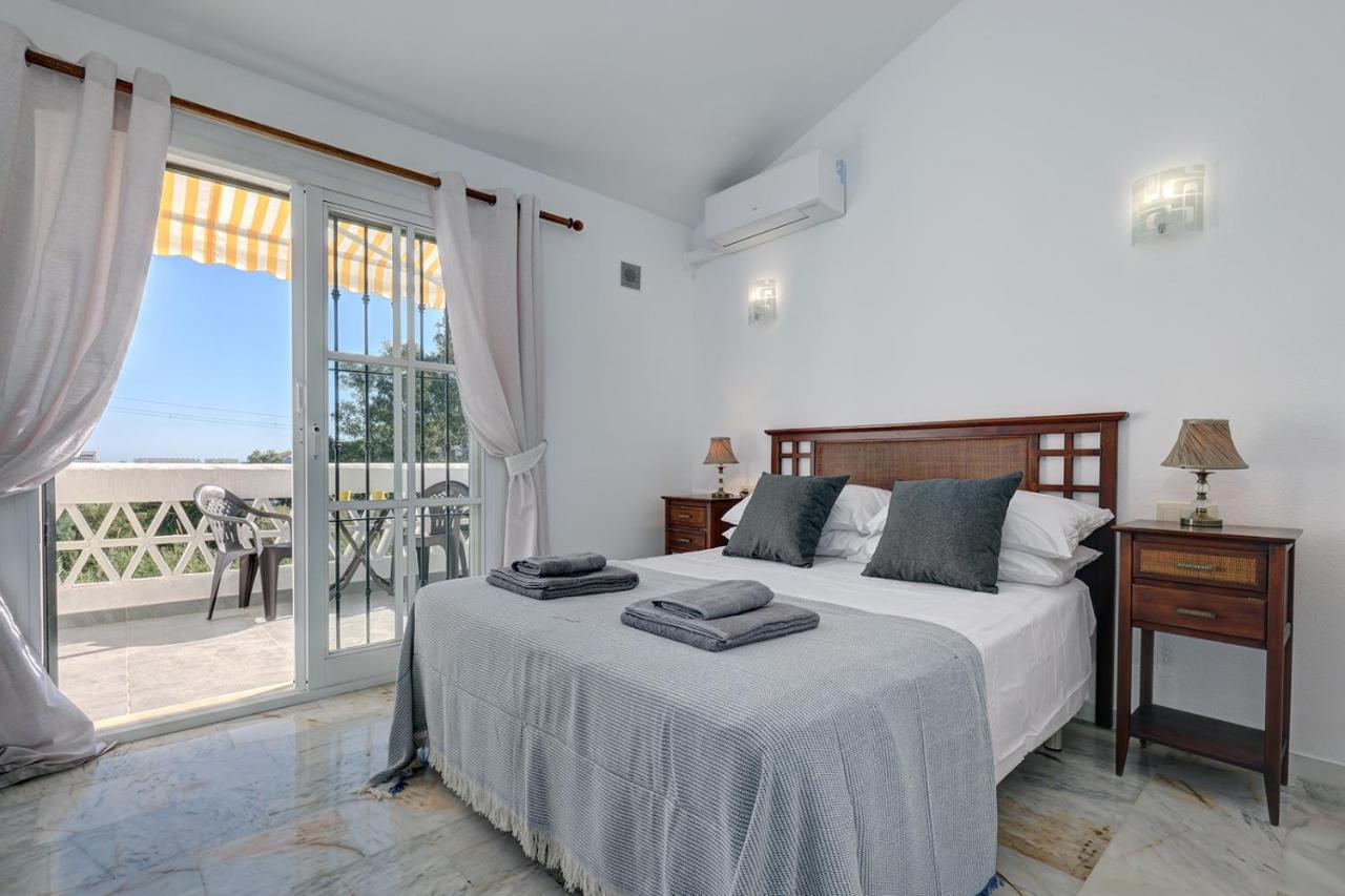 Quaint 2 Bedroom Townhouse With Pool Close To Sea! Benalmádena Eksteriør bilde